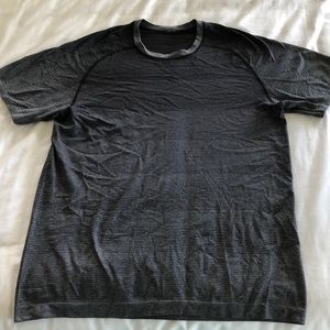 Used men’s lululemon short sleeve shirt